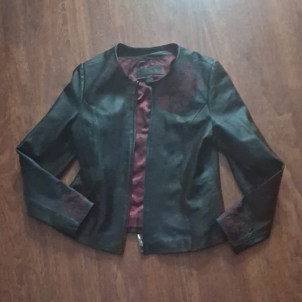 💟Jaclyn  Smith Black and Burgundy‎ Blazer